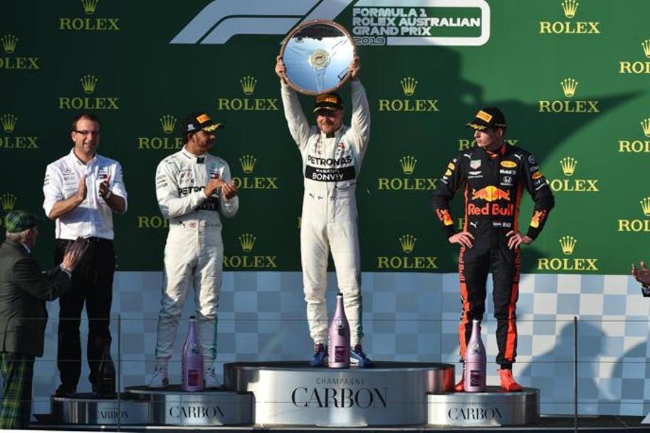 Bottas festeggia la vittoria fra Hamilton e Verstappen. Epa